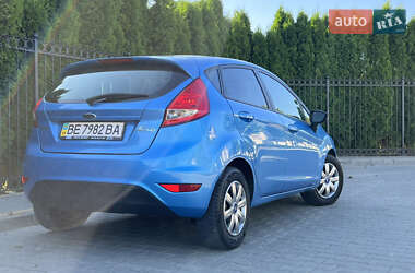 Хэтчбек Ford Fiesta 2012 в 