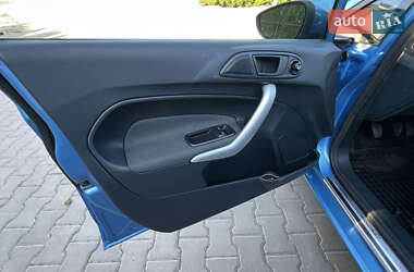 Хэтчбек Ford Fiesta 2012 в 