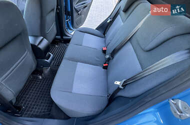Хэтчбек Ford Fiesta 2012 в 