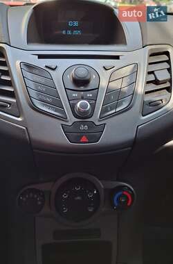 Хэтчбек Ford Fiesta 2014 в 