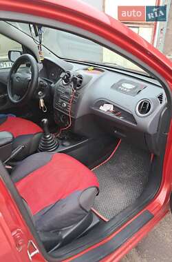 Хэтчбек Ford Fiesta 2006 в 
