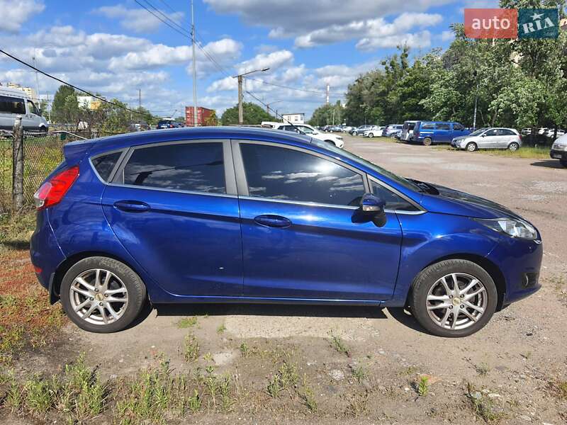 Хэтчбек Ford Fiesta 2013 в 