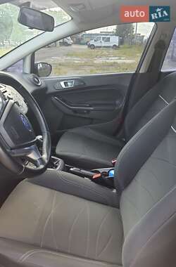 Хэтчбек Ford Fiesta 2013 в 