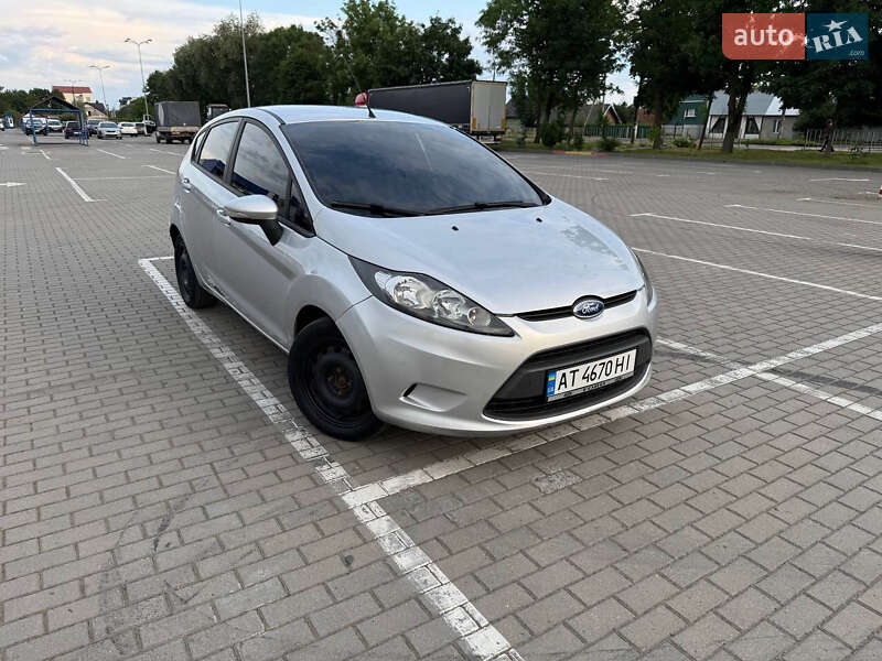 Хэтчбек Ford Fiesta 2012 в 