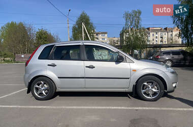 Хэтчбек Ford Fiesta 2002 в 