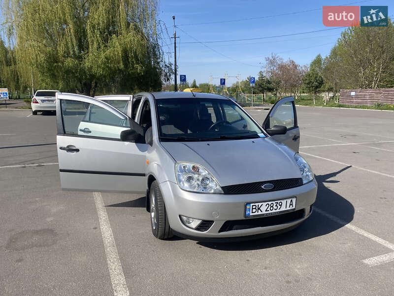 Хэтчбек Ford Fiesta 2002 в Здолбунове