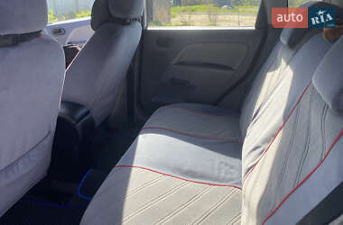 Хэтчбек Ford Fiesta 2002 в 