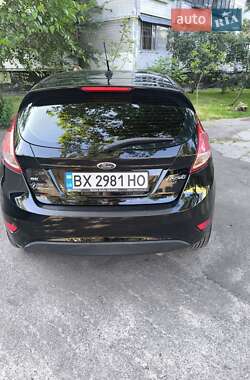 Хэтчбек Ford Fiesta 2016 в 