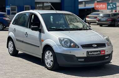 Хэтчбек Ford Fiesta 2005 в 