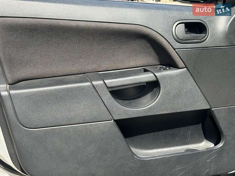 Хэтчбек Ford Fiesta 2005 в Одессе