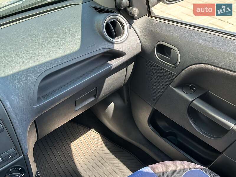 Хэтчбек Ford Fiesta 2005 в Одессе