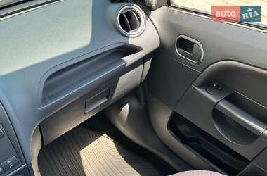 Хэтчбек Ford Fiesta 2005 в 