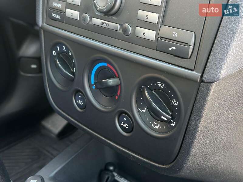 Хэтчбек Ford Fiesta 2005 в Одессе