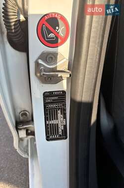 Хэтчбек Ford Fiesta 2013 в 