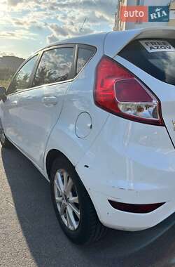 Хэтчбек Ford Fiesta 2013 в 