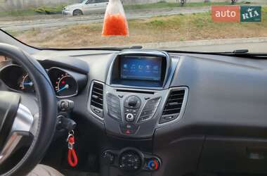 Хэтчбек Ford Fiesta 2013 в 