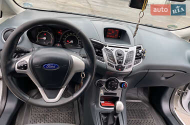 Хэтчбек Ford Fiesta 2009 в 