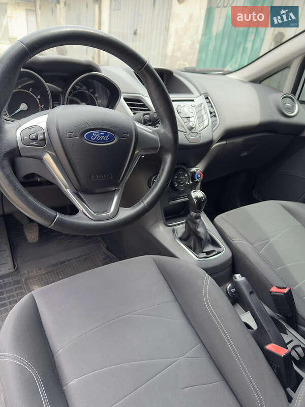Хетчбек Ford Fiesta 2015 в Києві