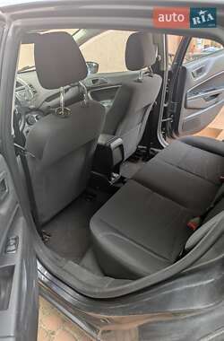 Хэтчбек Ford Fiesta 2018 в 