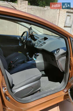 Хэтчбек Ford Fiesta 2013 в 