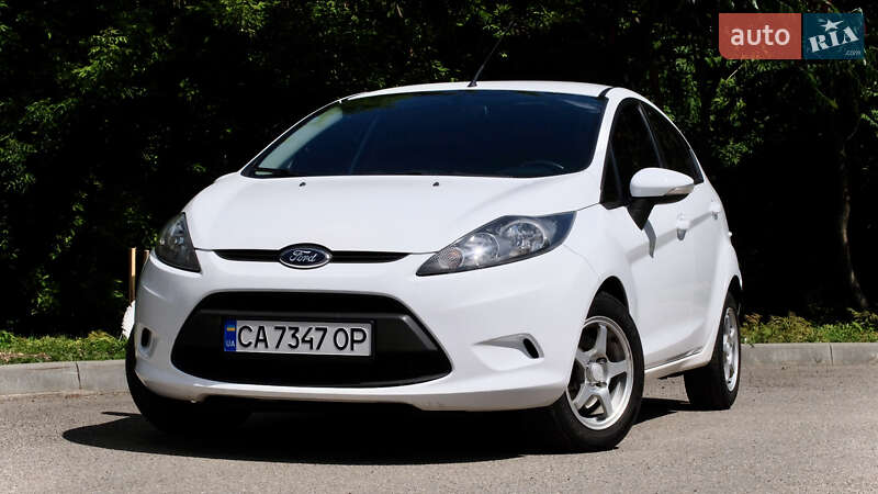 Хэтчбек Ford Fiesta 2012 в 