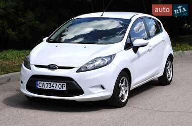 Хэтчбек Ford Fiesta 2012 в 