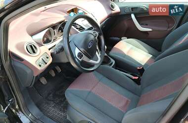 Хэтчбек Ford Fiesta 2011 в 