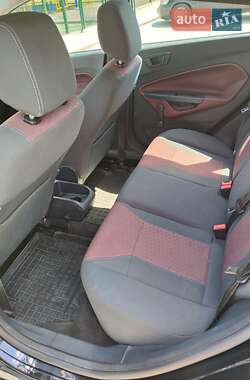 Хэтчбек Ford Fiesta 2011 в 