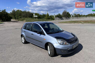 Хэтчбек Ford Fiesta 2006 в 