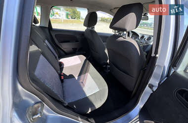 Хэтчбек Ford Fiesta 2006 в 