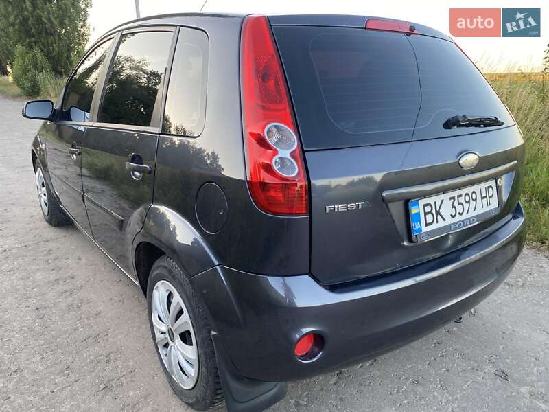Хэтчбек Ford Fiesta 2008 в Луцке