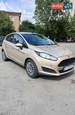 Хэтчбек Ford Fiesta 2016 в 
