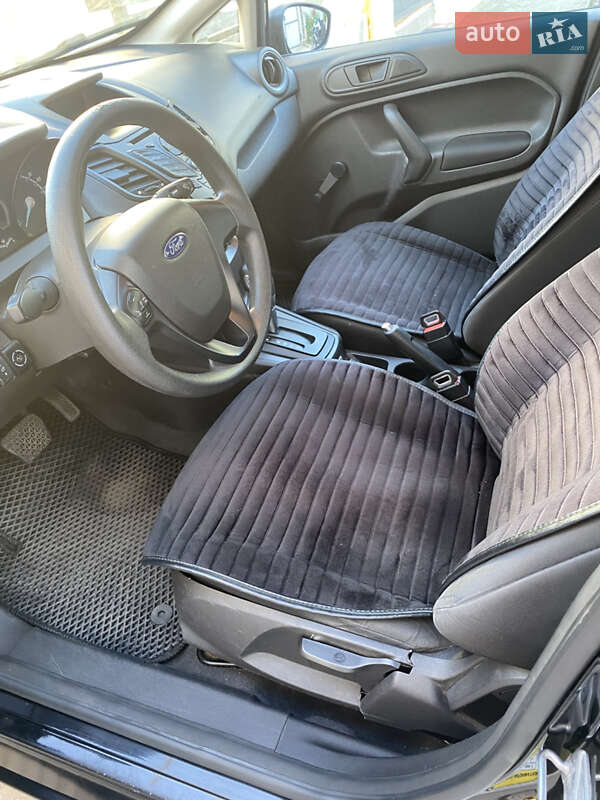 Седан Ford Fiesta 2016 в Калиновке
