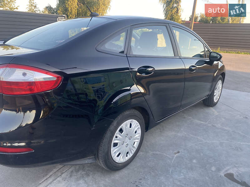 Седан Ford Fiesta 2016 в Калиновке