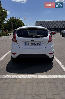 Хэтчбек Ford Fiesta 2011 в 