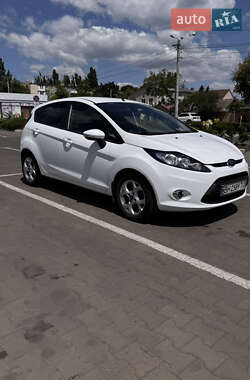 Хэтчбек Ford Fiesta 2011 в 