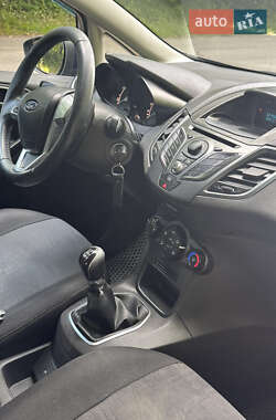 Хэтчбек Ford Fiesta 2012 в 