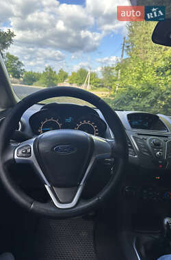 Хэтчбек Ford Fiesta 2012 в 