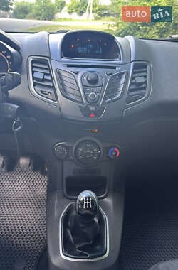 Хэтчбек Ford Fiesta 2012 в 