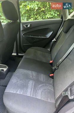Хэтчбек Ford Fiesta 2012 в 