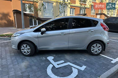 Хэтчбек Ford Fiesta 2011 в 