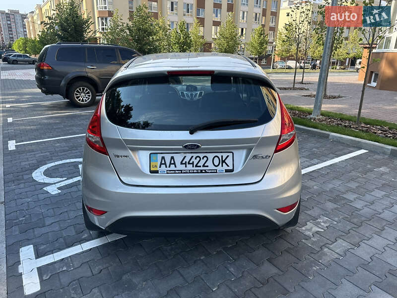 Хэтчбек Ford Fiesta 2011 в Киеве