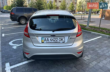 Хэтчбек Ford Fiesta 2011 в 
