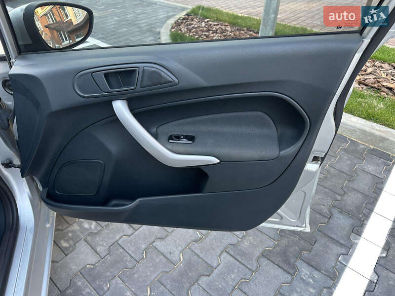 Хэтчбек Ford Fiesta 2011 в Киеве