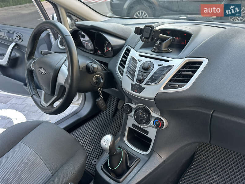 Хэтчбек Ford Fiesta 2011 в Киеве