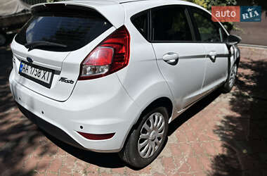 Хэтчбек Ford Fiesta 2015 в 
