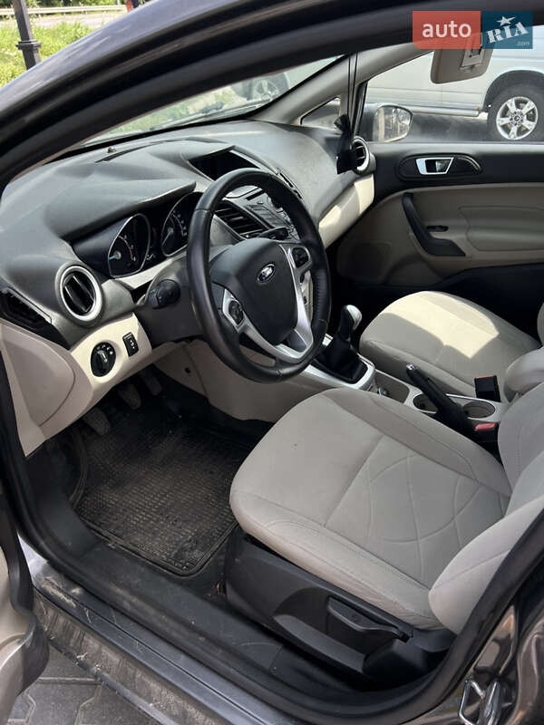 Хэтчбек Ford Fiesta 2015 в Хмельницком