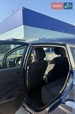 Хэтчбек Ford Fiesta 2013 в 