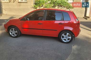 Хэтчбек Ford Fiesta 2003 в 