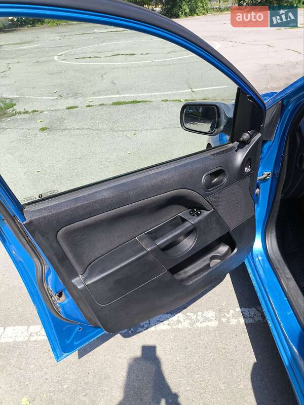 Хэтчбек Ford Fiesta 2005 в Кременчуге